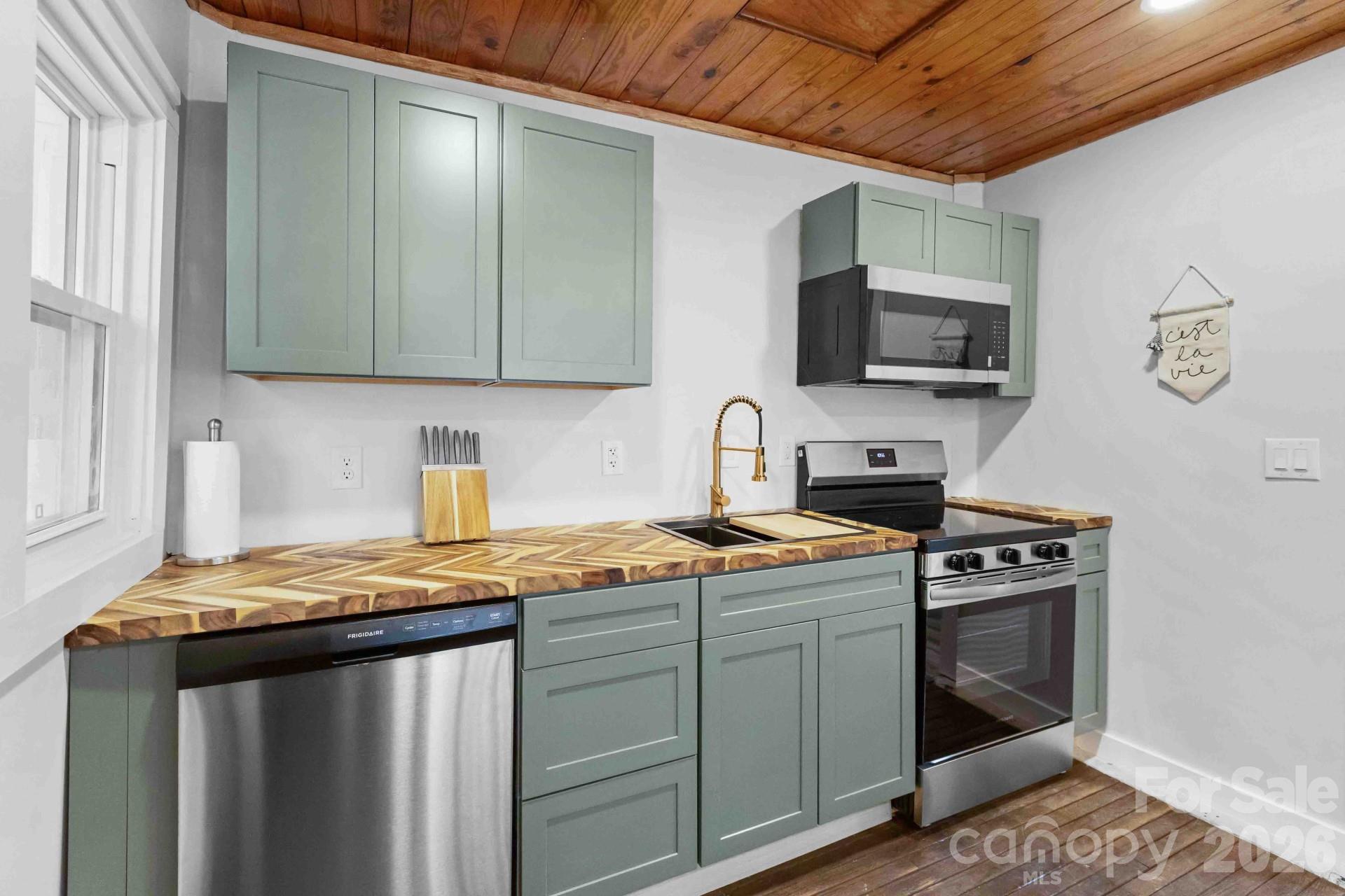 124 Glad Tidings Lane