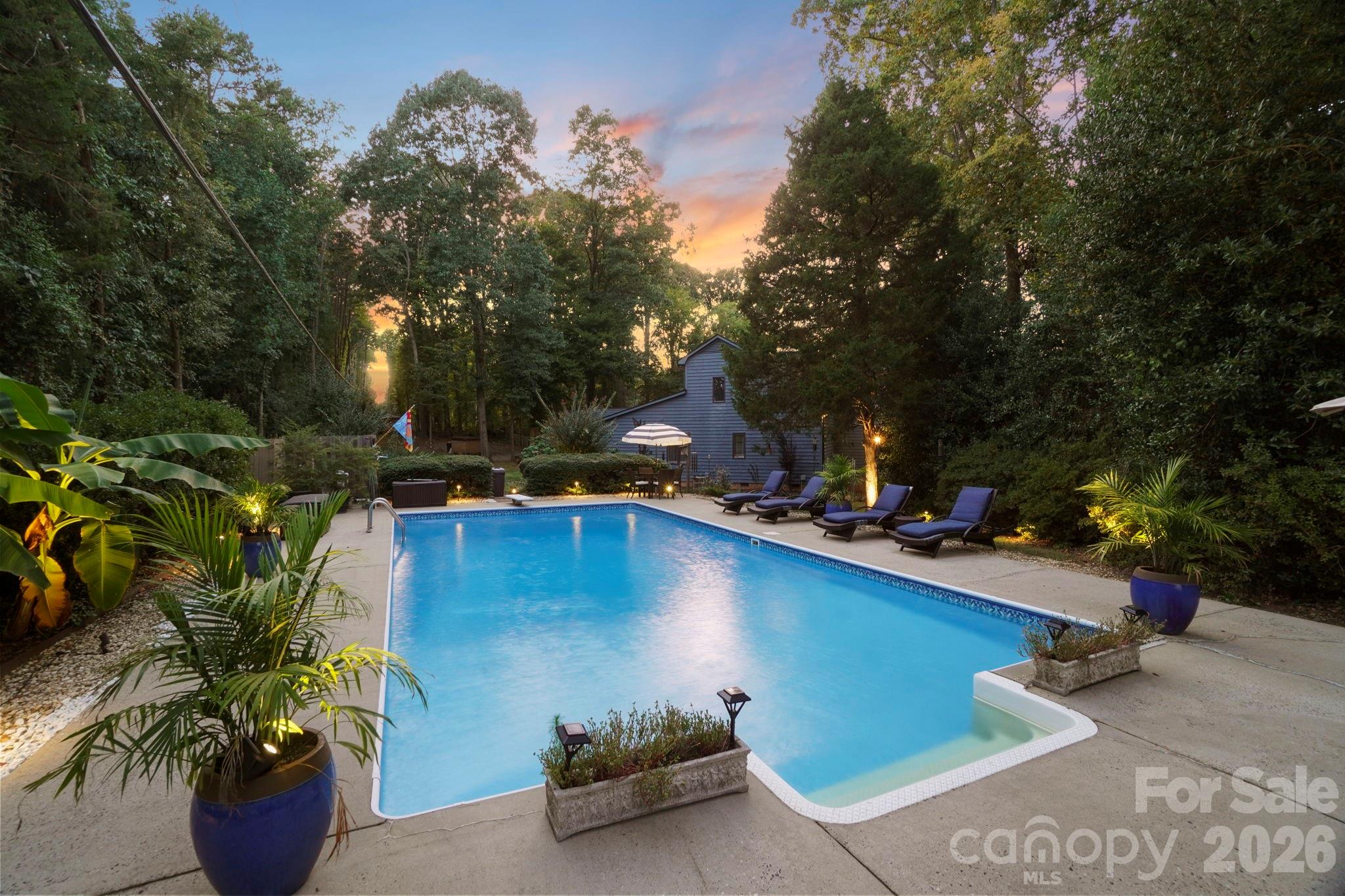 211 Lamplighter Lane