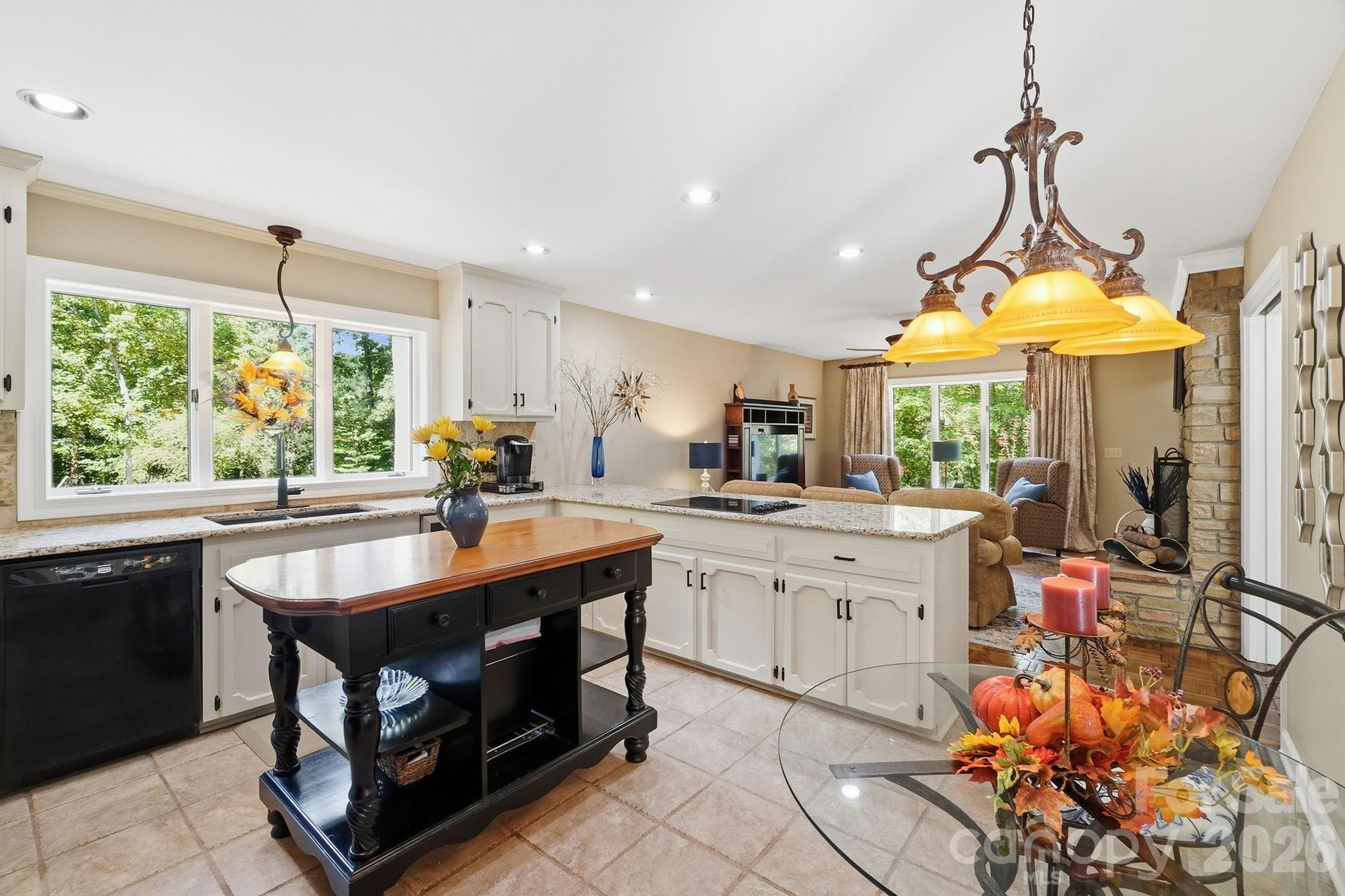 211 Lamplighter Lane