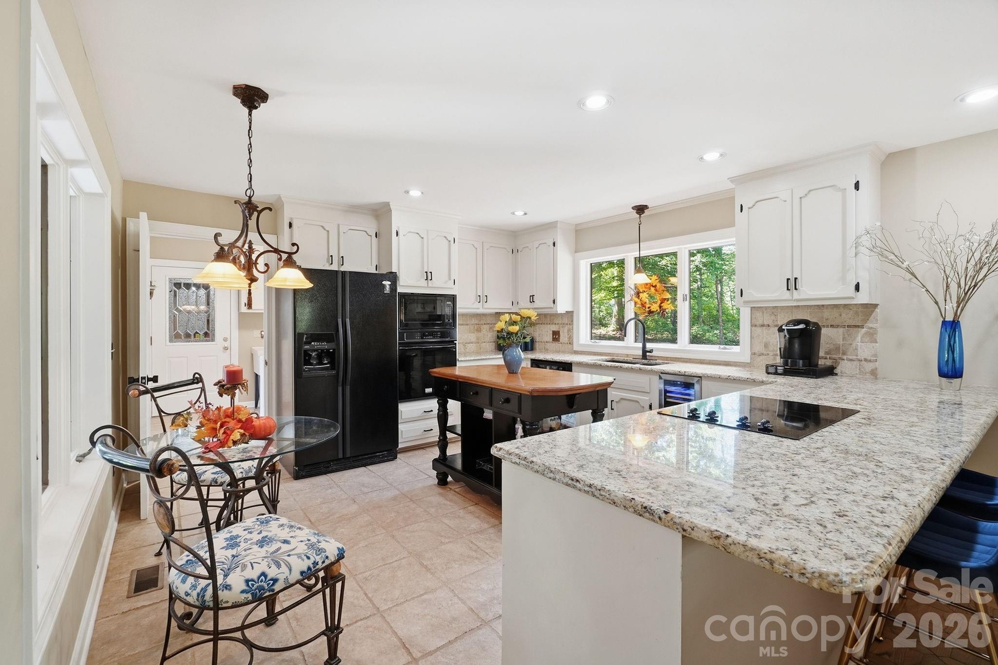 211 Lamplighter Lane