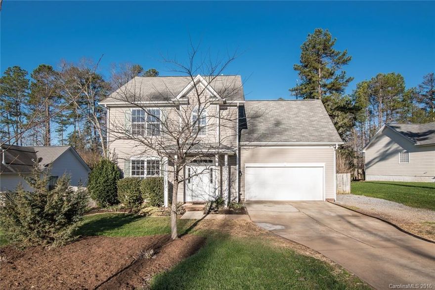 Well maintained home with fenced in backyard located in Kiser woods subdivision.  Freshly painted walls throughout the entire house along with New carpet. Bamboo flooring in living room along with gas logs. Then you move into the kitchen where you have tiled floors, all stainless steel appliances with lots of cabinets for storage.  On the upper level you have your master bedroom with high ceilings, walk in closet, and bathroom with tiled floors,  two more bedrooms, and very large bonus room.