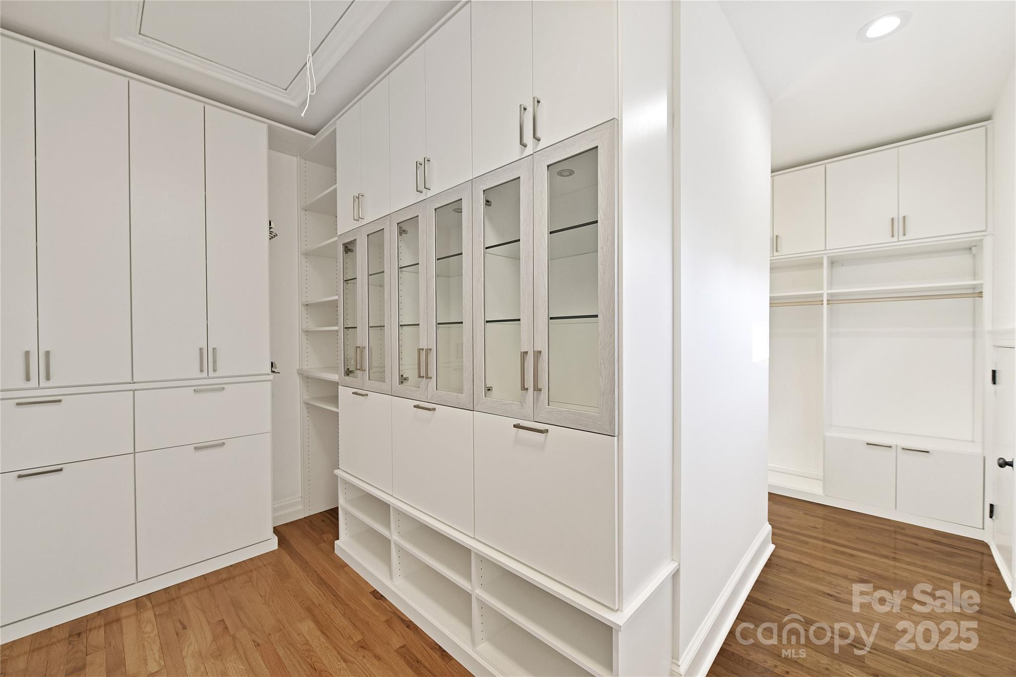 The Peninsula - Residential