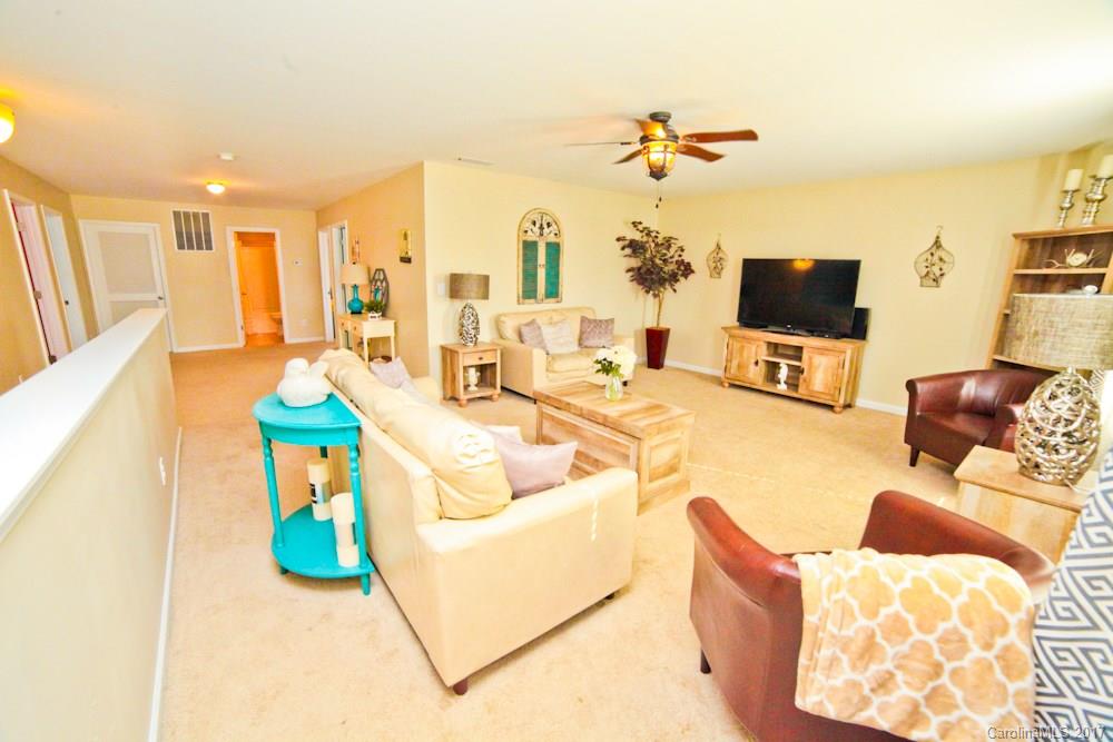 Newport Lakes - Residential