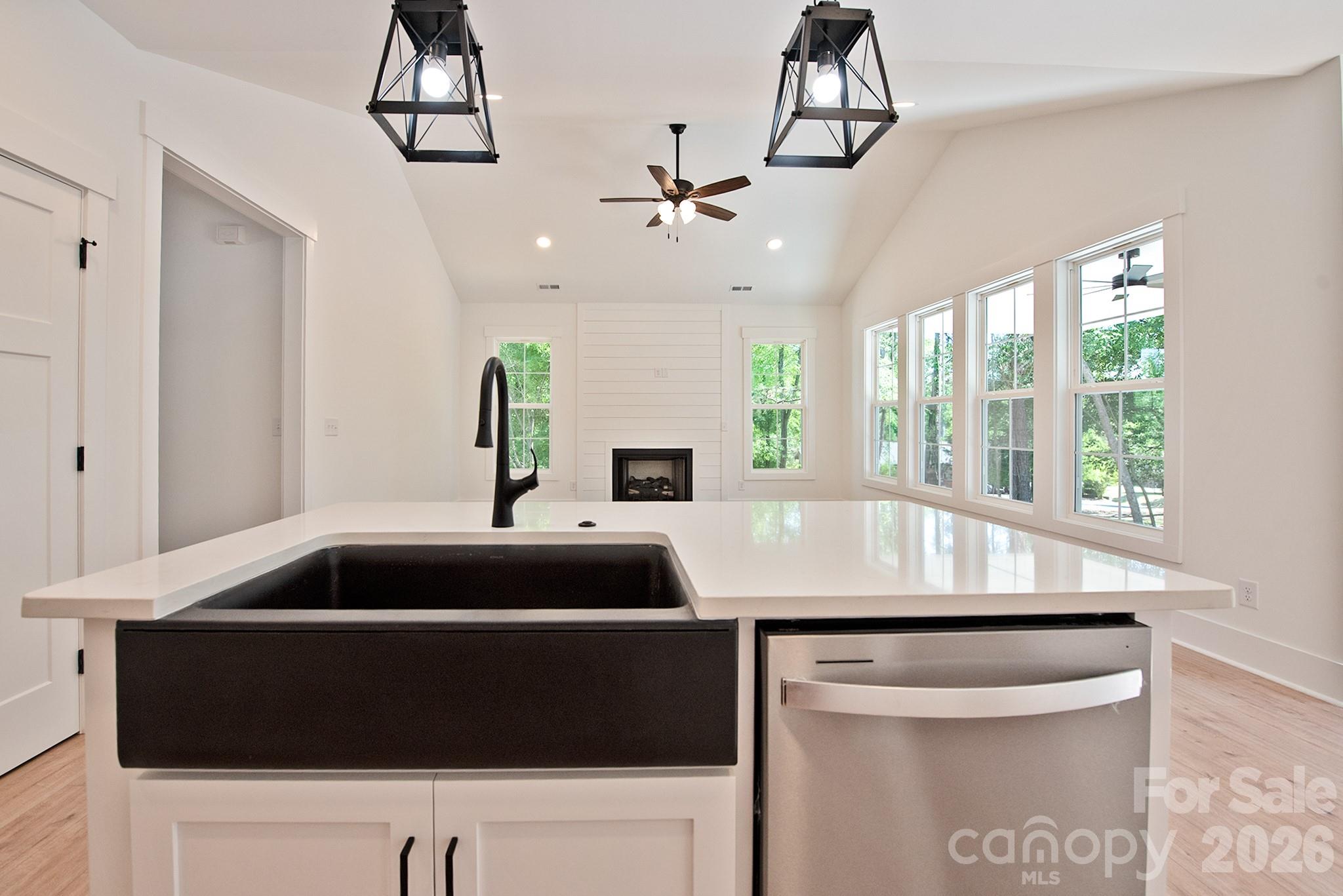 581 Goldmoor Drive NE