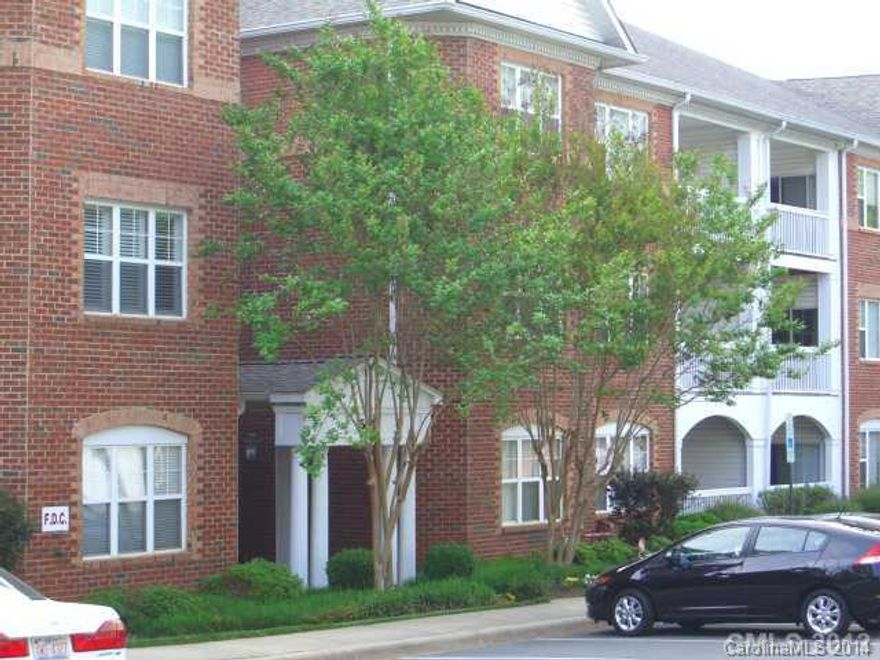 LOCATION AND PRICE WILL RENT THIS FABULOUS 2BR/2BA CONDO IN EXCELLENT SOUTHPARK LOCATION! LIVING AREA HAS FIREPLACE.SEPARATE DINING AREA. NICE KITCHEN WITH ALL APPLIANCES INCLUDED. EACH BEDROOM HAS ITS OWN EN SUITE BATH. TERRACE IS ACCESSIBLE FROM THE LIVING ROOM AND MASTER BEDROOM. UNIT IS IN EXCELLENT CONDITION! LARGE LAUNDRY ROOM.  WALK TO SHOPPING, DINING, & MEDICAL. SHOW AND RENT TODAY!