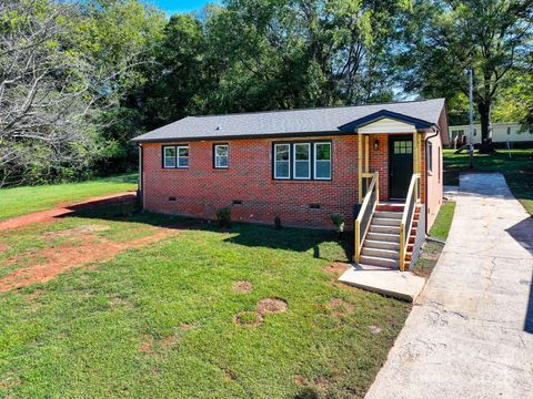 Photo of 127 S Caldwell Avenue, Newton, NC 28658 (MLS # 4309530)