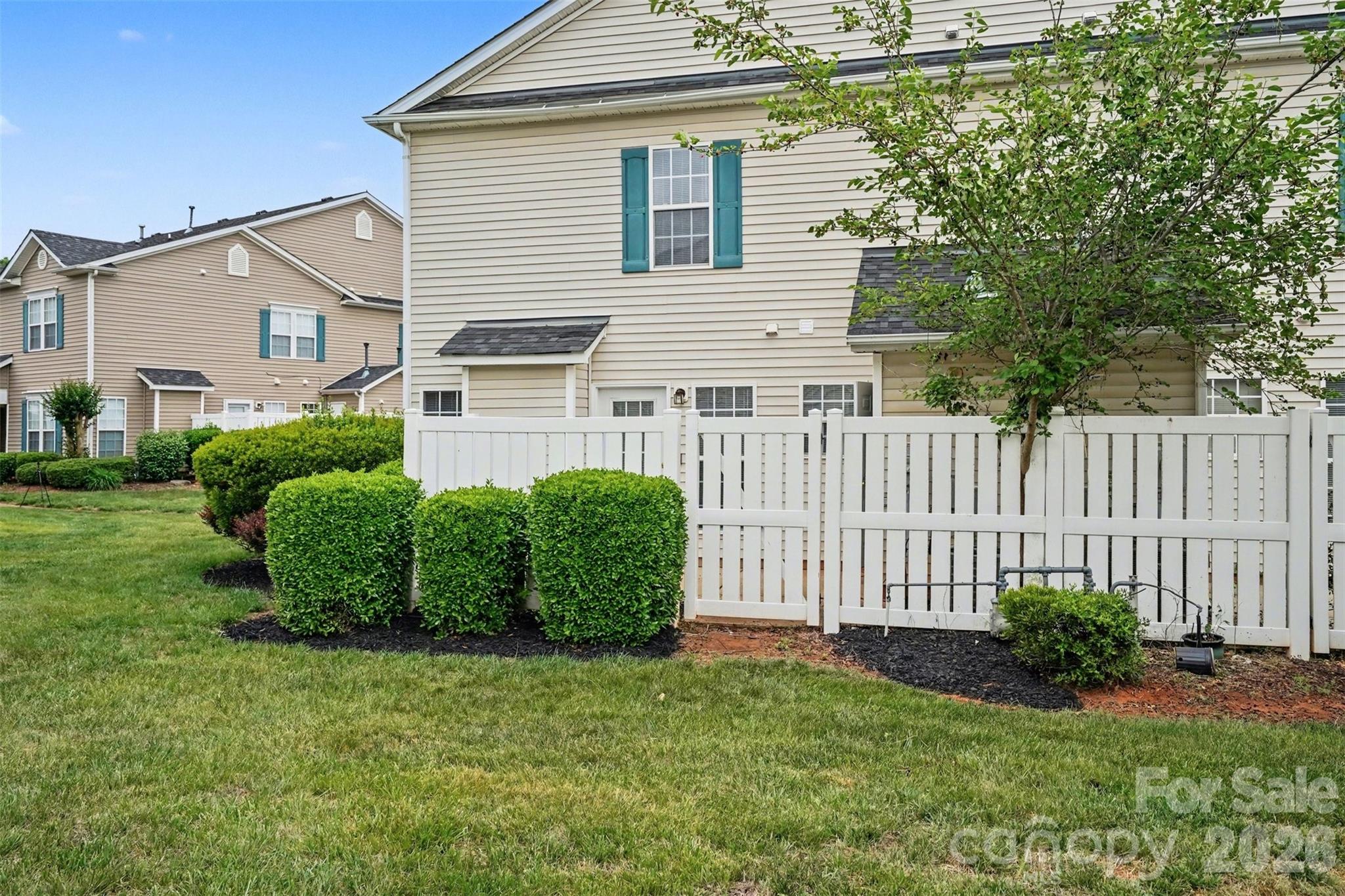 Citiside Plaza Walk Townhomes - Residential