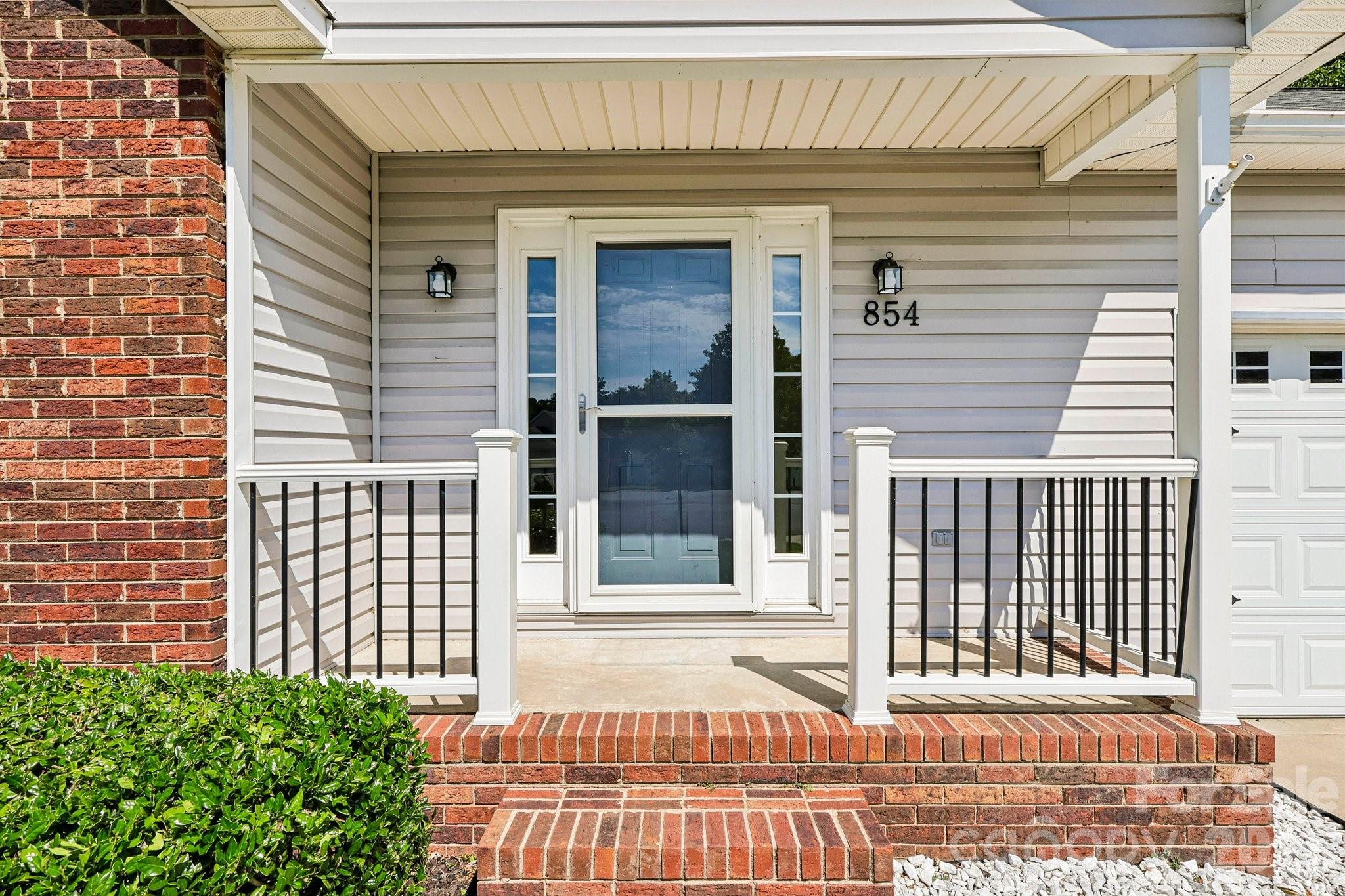 854 Highlander Court