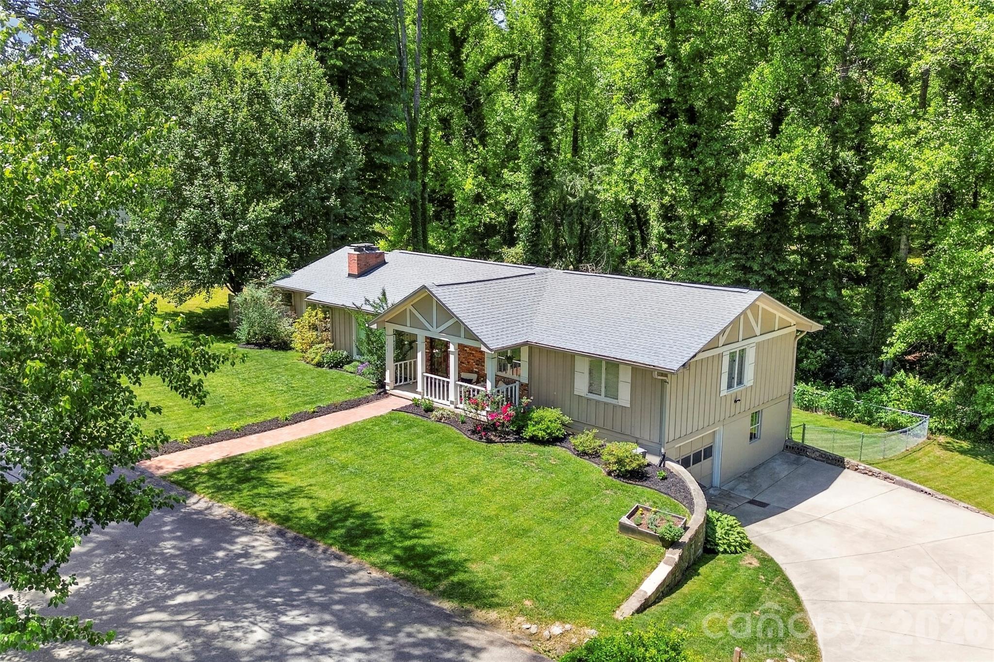 711 Oak Terrace Lane