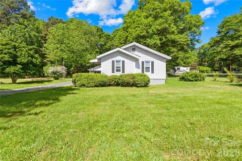 Photo of 213 Ledford Drive, Gastonia, NC 28056 (MLS # 4368489)