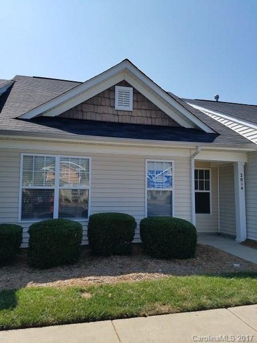 Great 3BR/2BA Condo in nice Lake Wylie location. Two bedrooms on main level with full bath. Split floor plan for more privacy. New hardwood style vinyl plank flooring throughout main level. Open floor plan with plenty of natural light. Master bedroom and full bathroom on second level. Availablle for a quick move in. Small dogs conditional. Flexible lease terms.