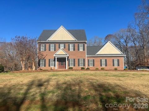 Photo of 129 Walnut Avenue, Yadkinville, NC 27055 (MLS # 4362308)