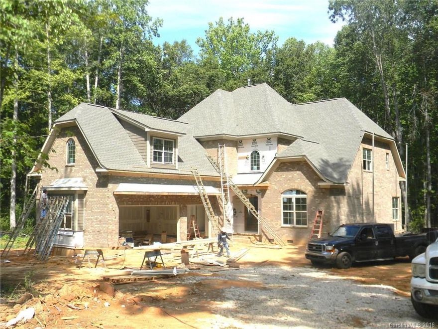 Exquisite new construction courtyard 4 br, 4.5 bath home. Painted cabinets in gourmet kitchen w/island,granite thru-out,Butler's Pantry, Coffered ceiling, moldings thru-out.Owner's retreat on main,private access to covered porch.5" hardwoods,laundry each level, stone fp w/ built-ins.Closed playrm+media rm w/closet or 4th br.3 Car Garage w/mud room/deluxe laundry w/cabinets/granite.Over 1 acre in Lake Wylie close to BB Bridge in natural wooded setting.Energy efficient:HERS,tankless wh & more!