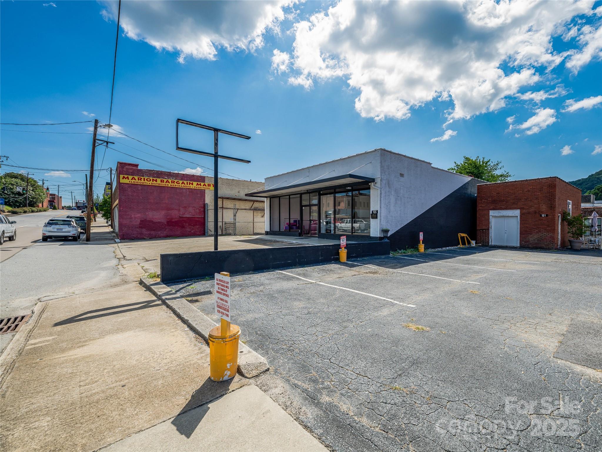 105 W Henderson Street
