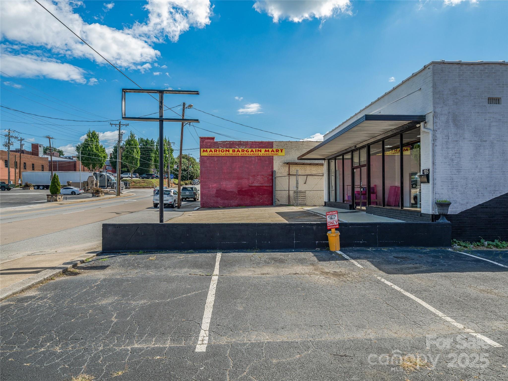 105 W Henderson Street