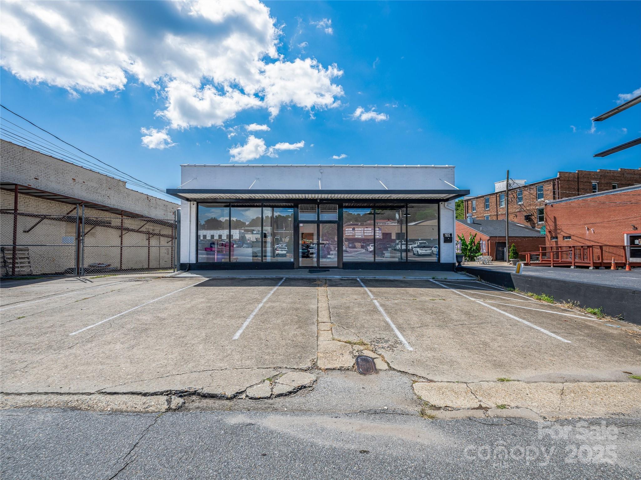 105 W Henderson Street