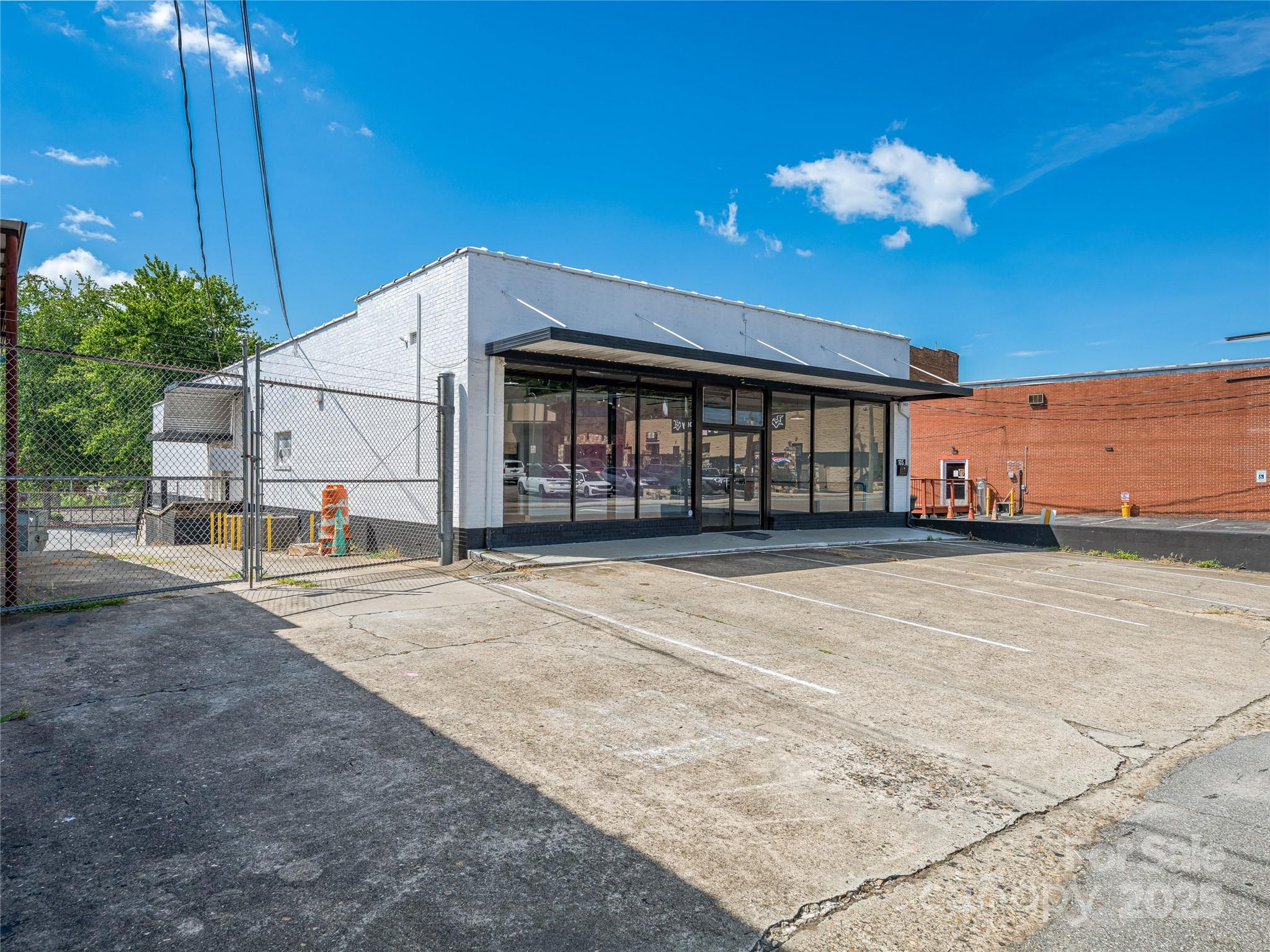 105 W Henderson Street