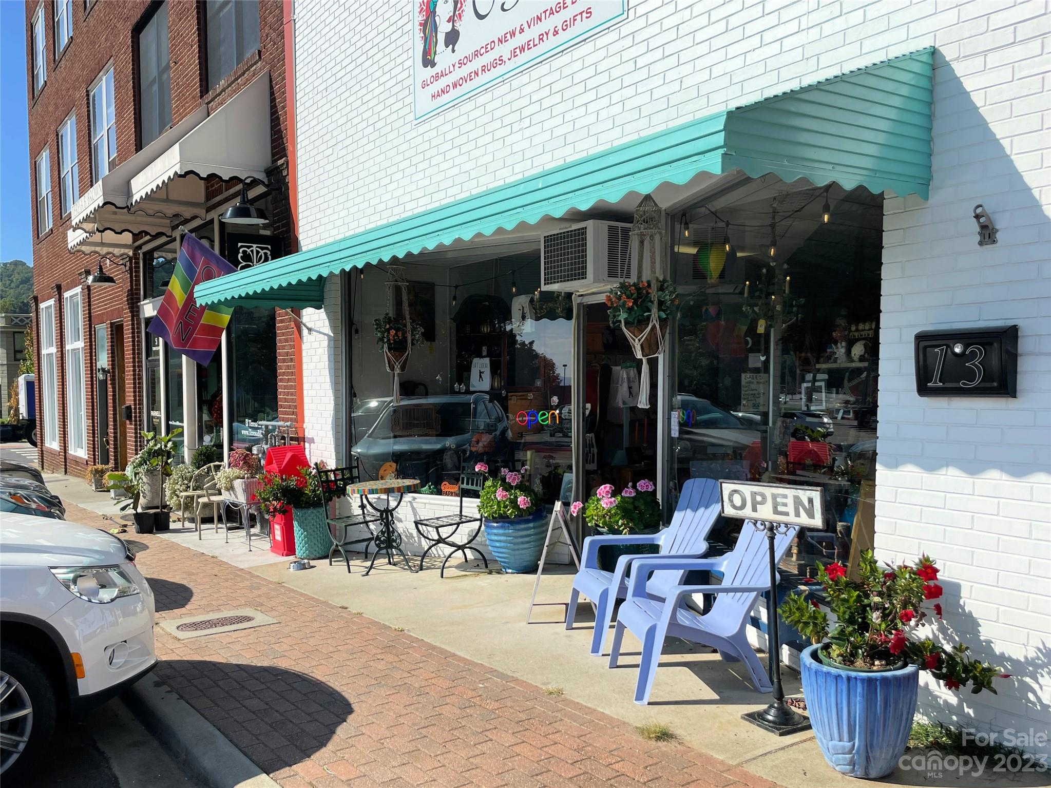 Moonshine Mountain - Land