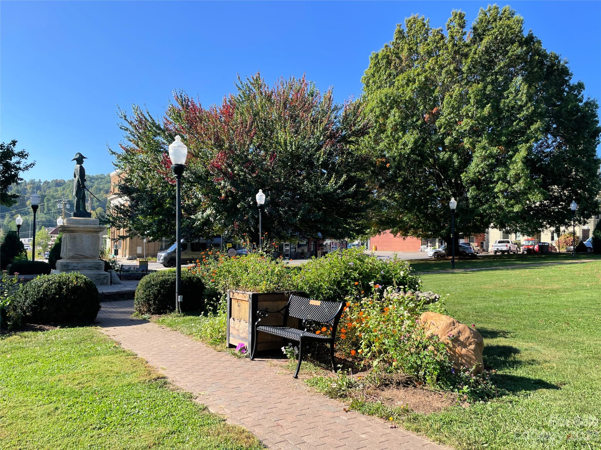 Moonshine Mountain - Land