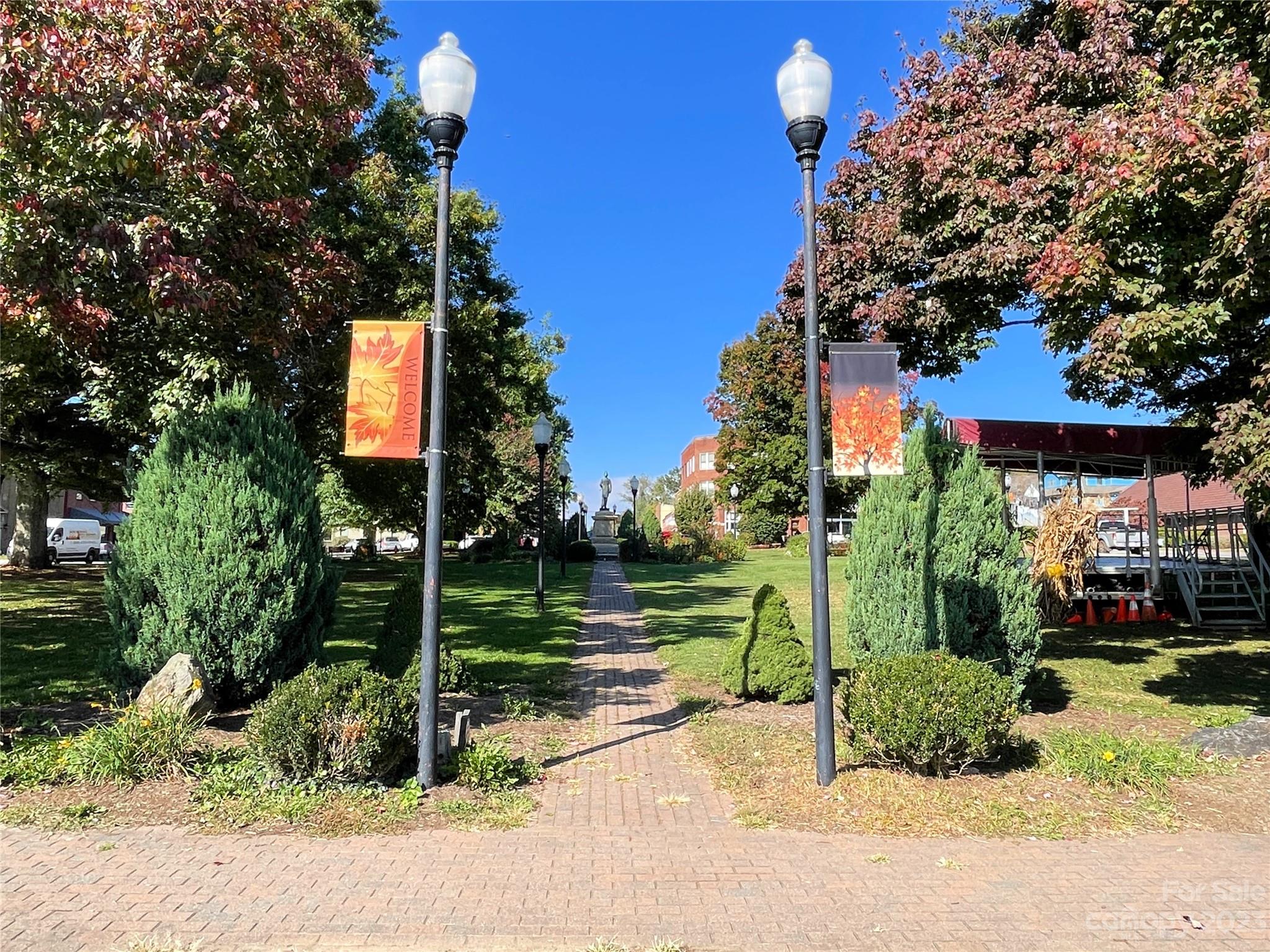 Moonshine Mountain - Land