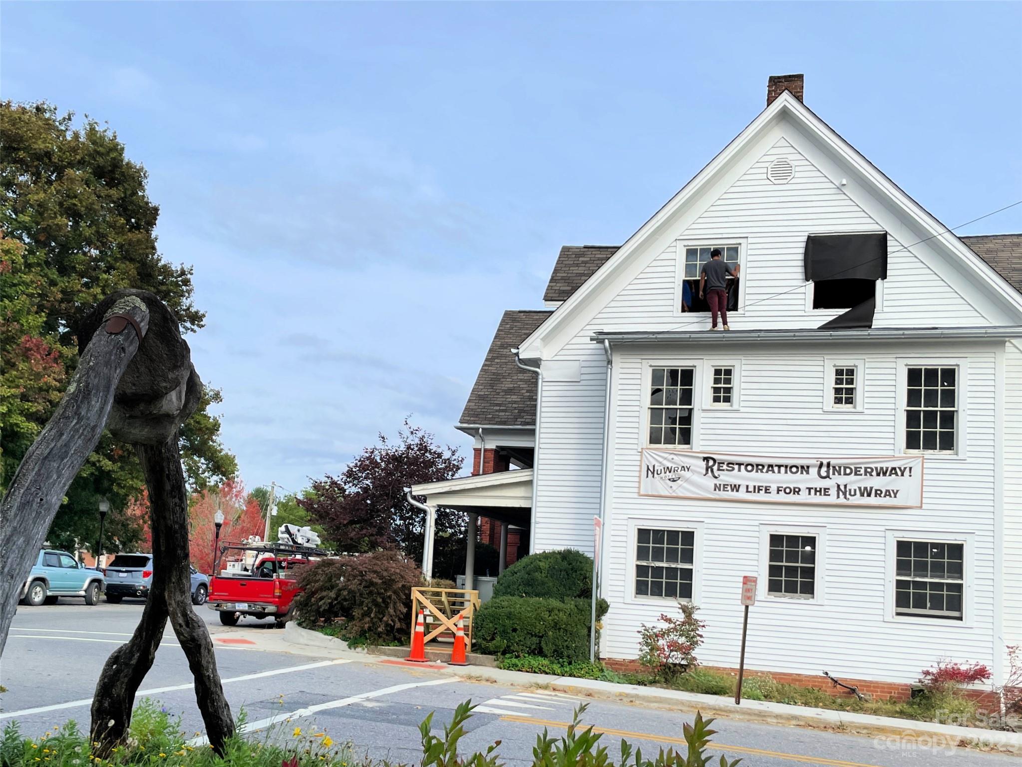 Moonshine Mountain - Land