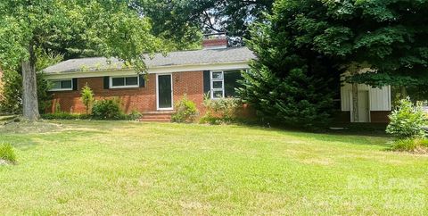 Photo of 7125 Pence Road, Charlotte, NC 28215 (MLS # 4363130)