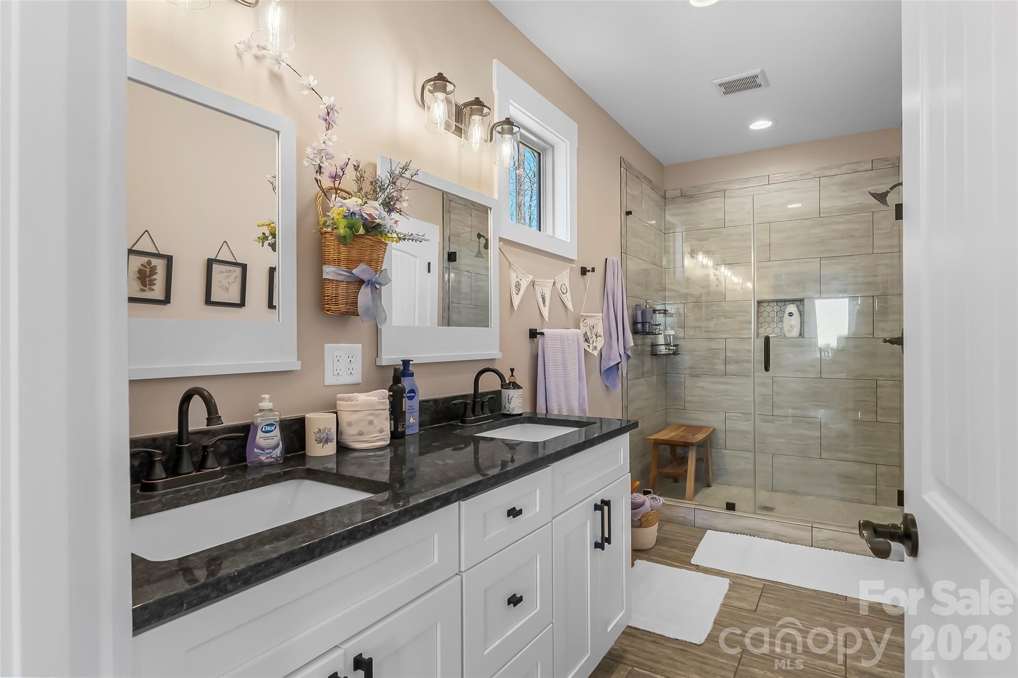 Pinnacle Mountain - Residential