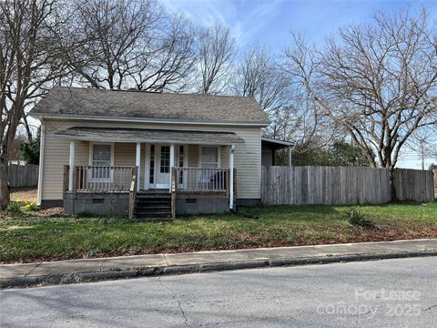Photo of 215 Carolina Avenue, Grover, NC 28073 (MLS # 4307708)