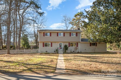 Photo of 7015 Lavern Street, Charlotte, NC 28215 (MLS # 4328948)