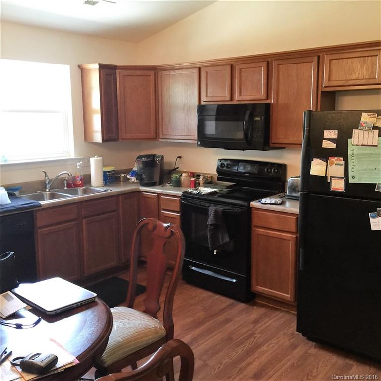 Oaks Of Broadway - Residential