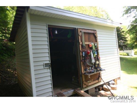 Bat Cave Manor - Residential