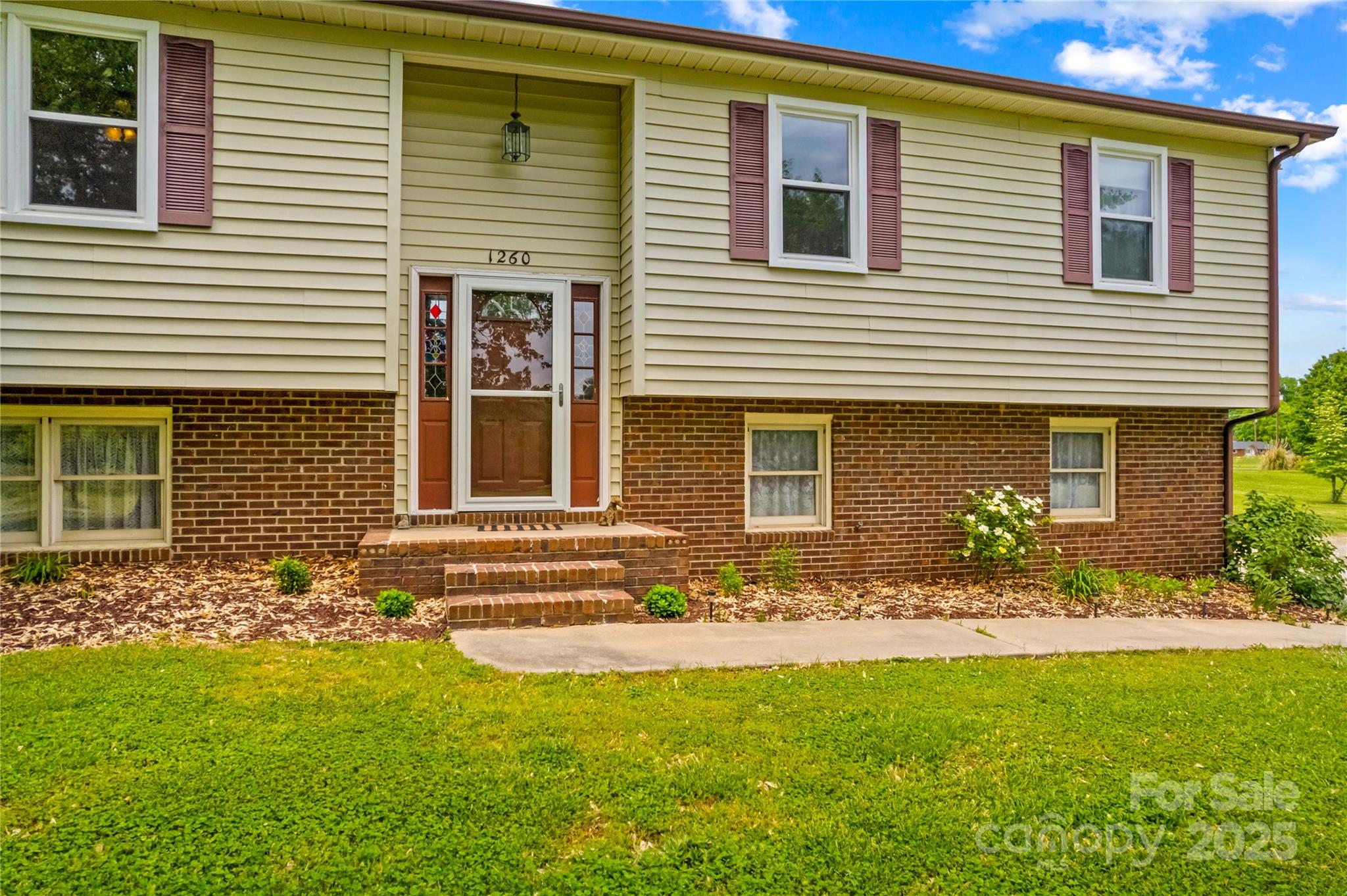 1260 Summer Lane