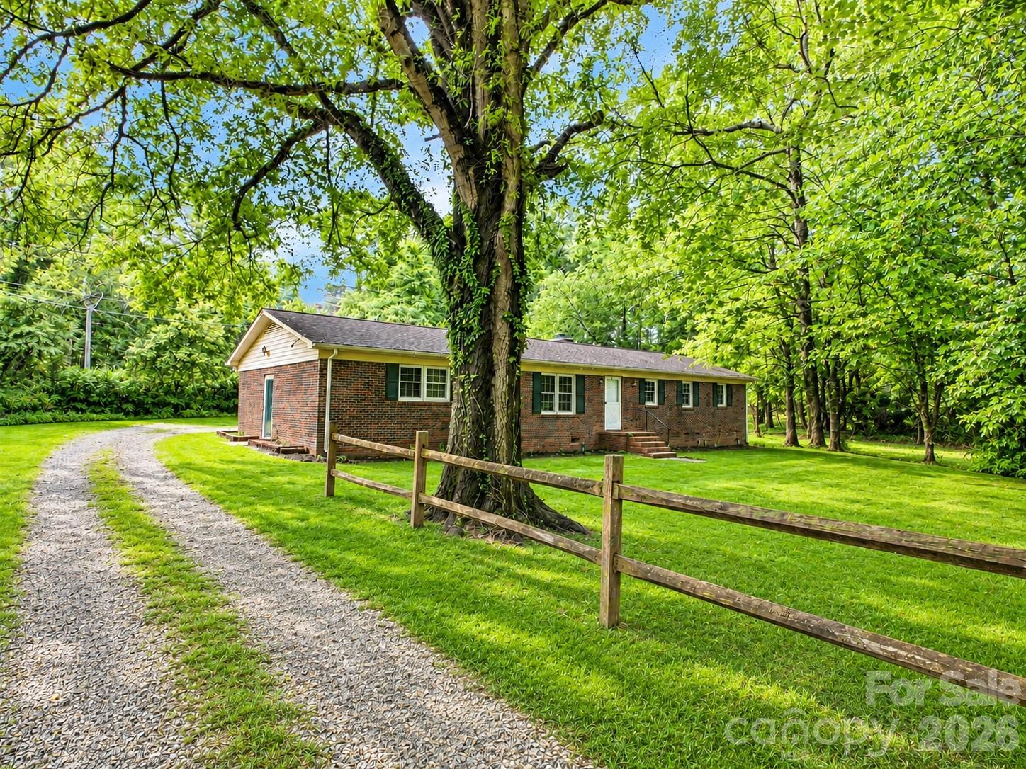 211 Lakeview Road