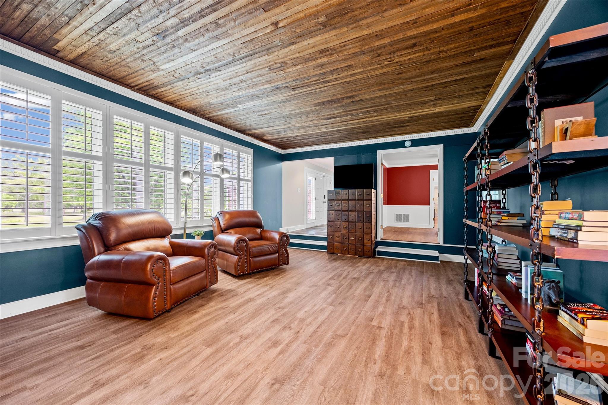 2107 Meadow Lane