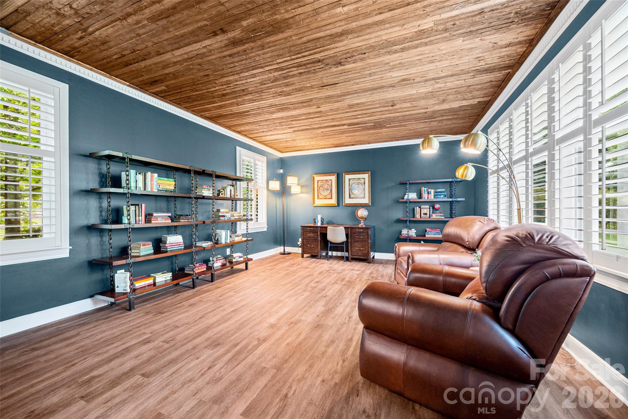 2107 Meadow Lane