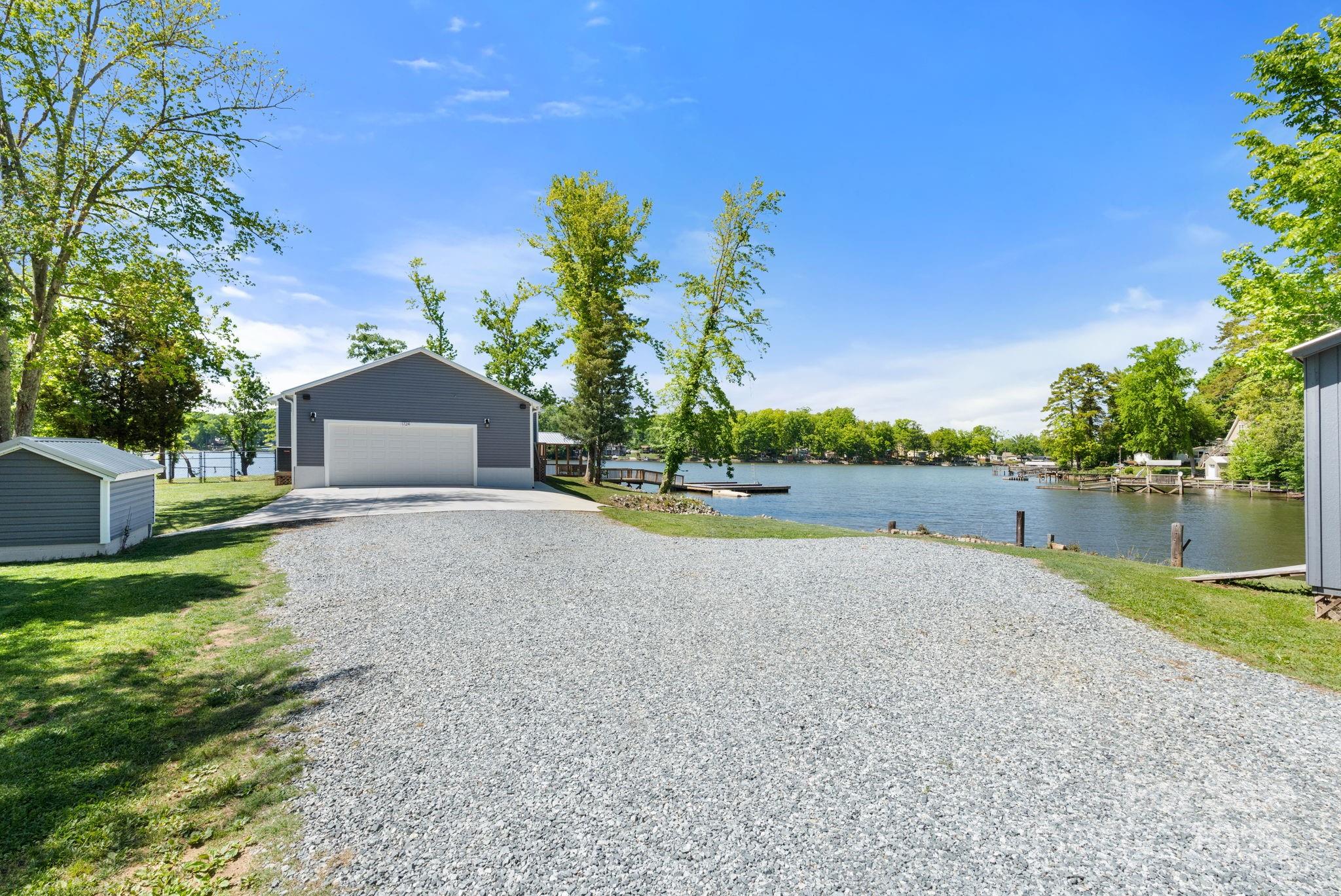 1724 Riverview Road