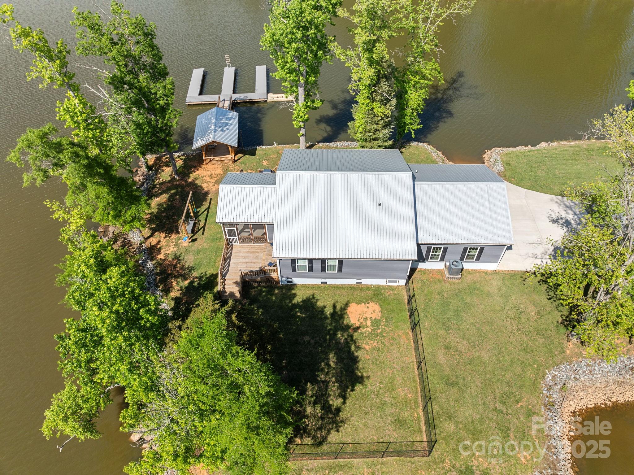 1724 Riverview Road