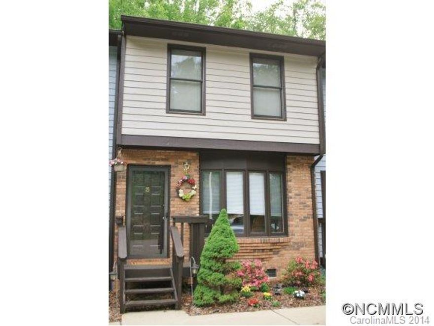 Beautifully updated condo within 5 minutes of Biltmore Park.  Many upgrades to include hardwood floors, porcelain slate tile, skylights in bedroom and bath, chair rail and crown molding.  Unit has extended back deck for entertaining, new roof, new HVAC system, recently painted exterior and fresh interior paint.  Great location and move-in ready!