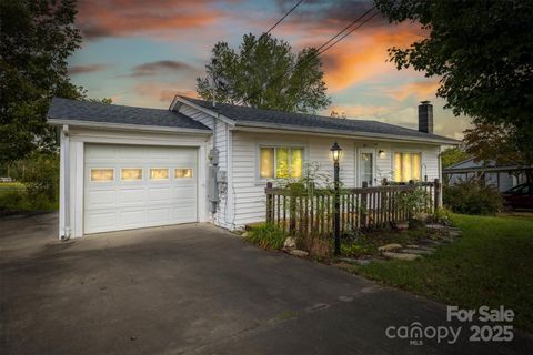 211 Hayes Avenue Hudson NC 28638