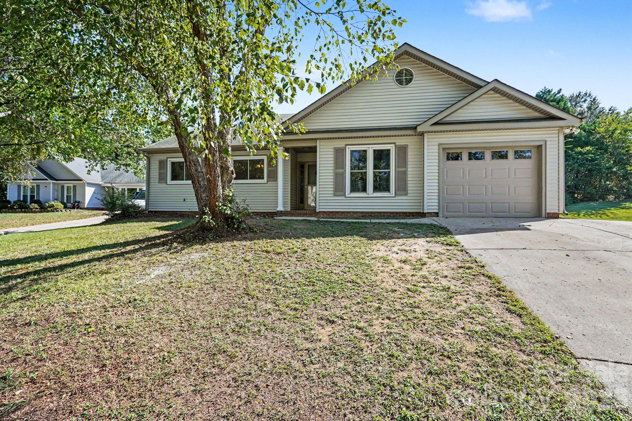 1279 Willowbreeze Court SW