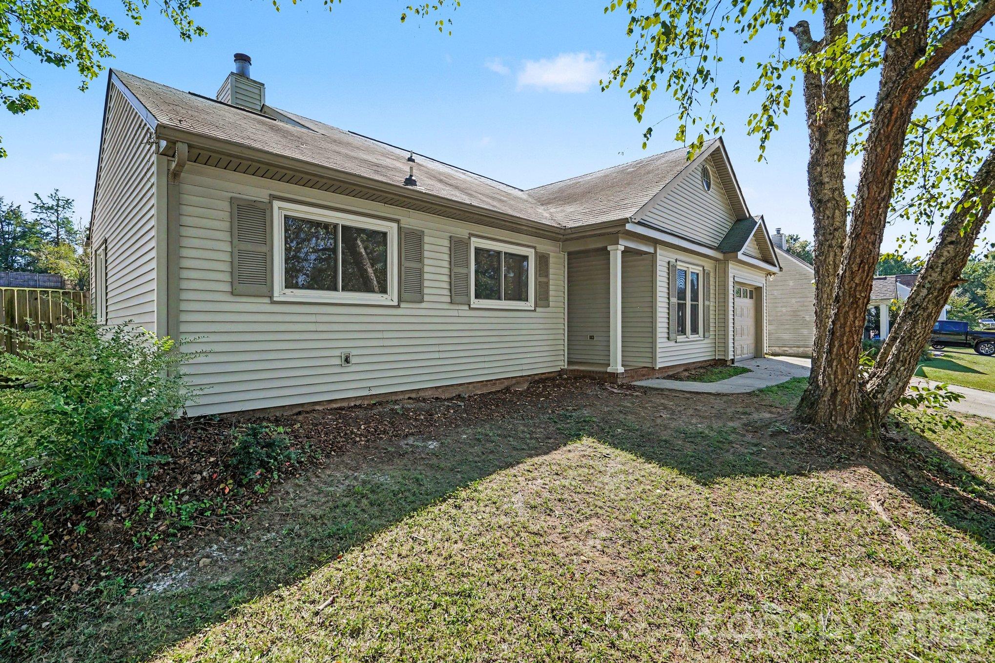 1279 Willowbreeze Court SW