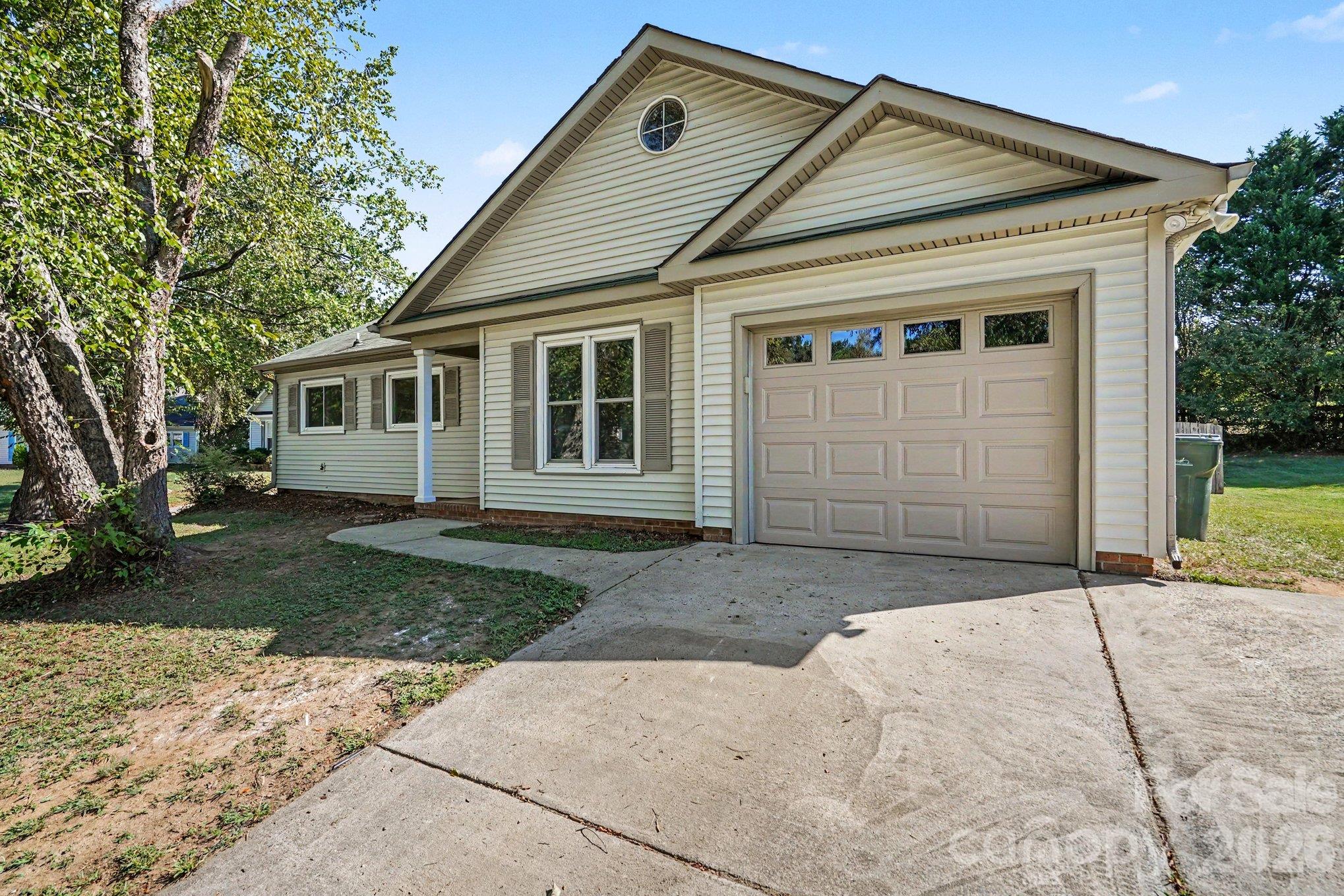 1279 Willowbreeze Court SW