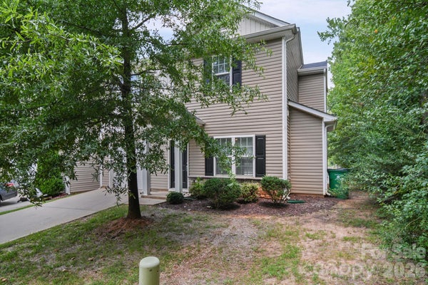 6013 VISTA WOODS LN, CHARLOTTE, NC 28215 - Image 4401fc79de3ceffff0806bece8c4c916/476059405