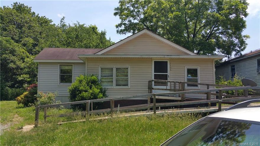 Priced to sell.. fixer upper close to downtown Lincolnton. Home in need of work and price reflects. With some work, could be a nice rental or first home. Some of the work already complete. Selling AS-IS.. seller to make no repairs. HURRY and bring an offer