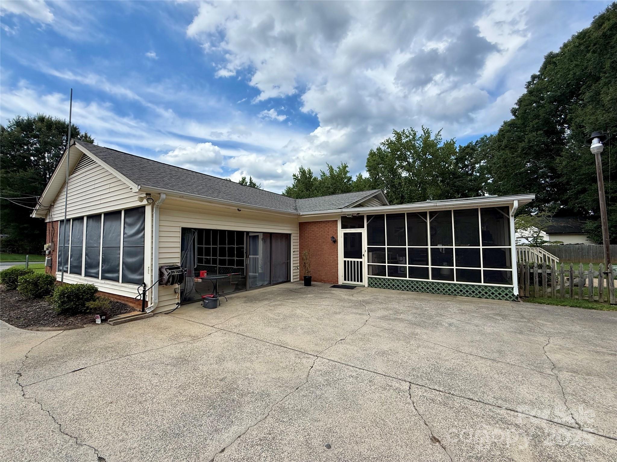 7632 Rolling Hill Road