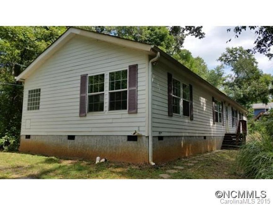 3 bed/2 bath modular construction in Oakley area.  Split-bedroom layout features a sizable kitchen, living room, den w/ fireplace, master suite, and laundry. Very convenient to all amenities Asheville has to offer. **Unable to see home from road. No drive-by visits w/out a licensed real estate agent.**