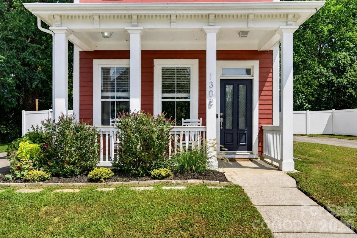 1308 Rising Oak Drive