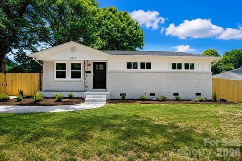 Photo of 2513 Westgrove Drive, Charlotte, NC 28208 (MLS # 4400405)
