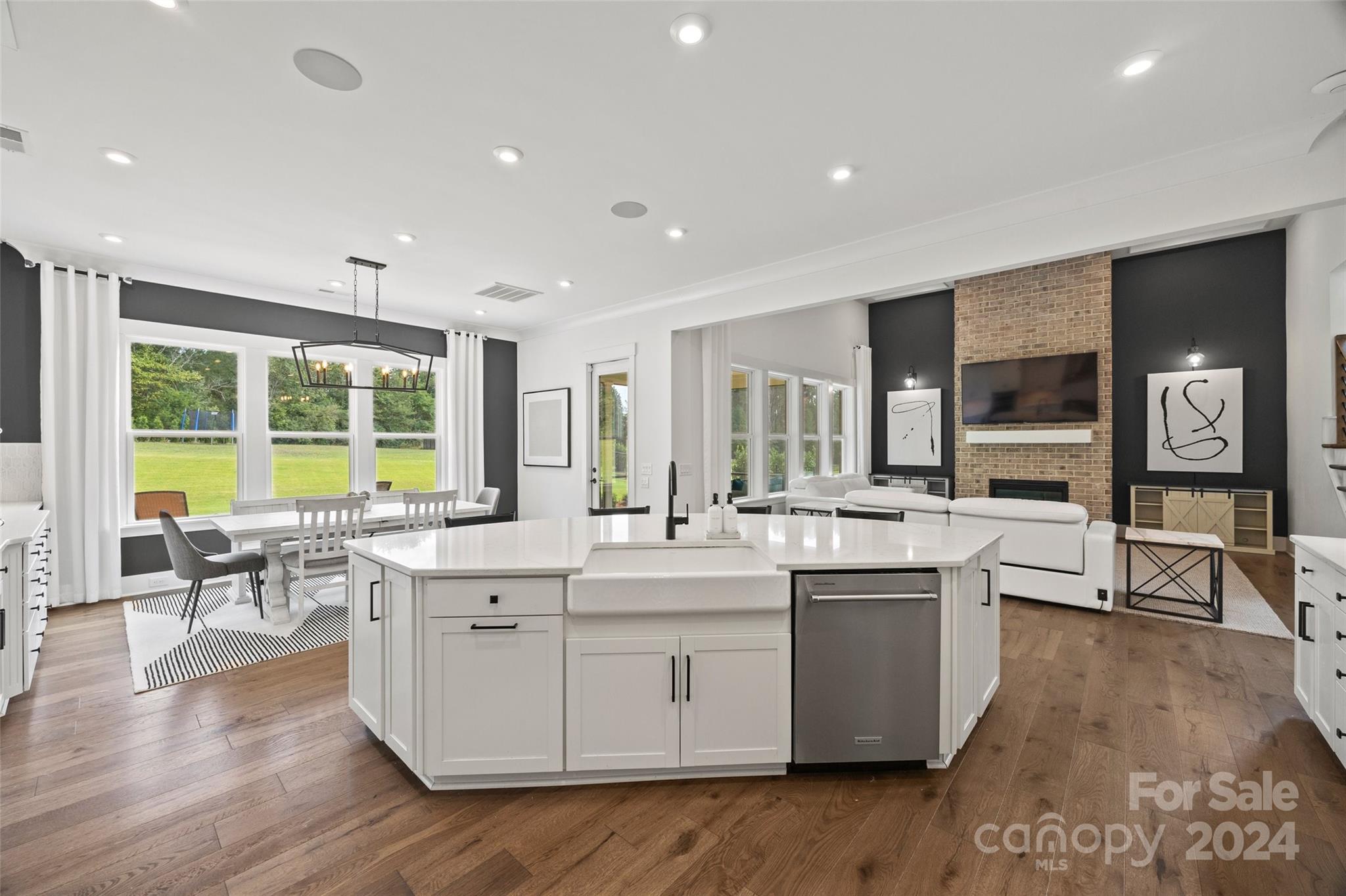 Cavesson - Residential