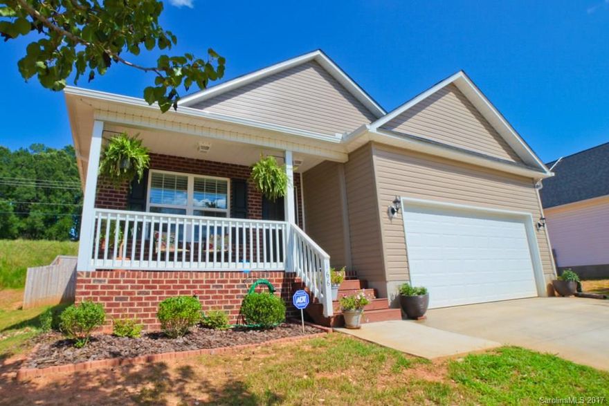 Charming home in beautiful neighborhood in York, SC! Only one year old with granite counter tops in kitchen & bathrooms and upgraded cabinetry. Also has a fenced in yard!